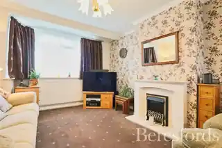 17 Woodside Close, photo 3