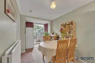 172 Colin Gardens, photo 4