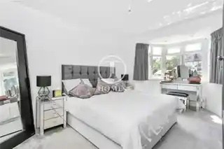 172 Great North Way, photo 3