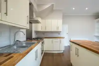 172 Lowden Road, photo 3