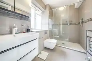 172 Sheen Court, photo 3