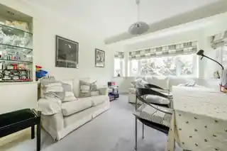 172 Sheen Court, photo 2
