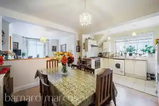 172 Staines Road, photo 2