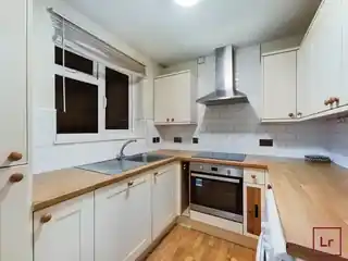 173 Rabournmead Drive, photo 2