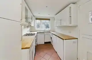 174 Kilburn Lane, photo 4
