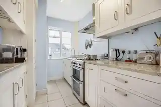 174 Sheen Court, photo 3