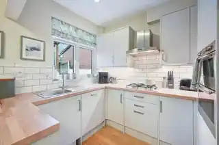 174 Stoneleigh Avenue, photo 4