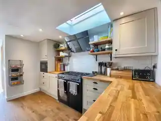 175 Harefield Road, photo 2