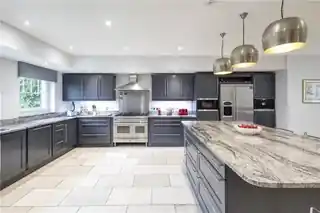 176 Coombe Lane West, photo 3