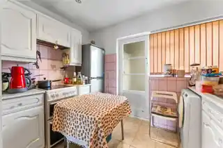 177 Tudor Drive, photo 4