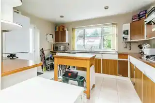 179 Buckhurst Avenue, photo 2