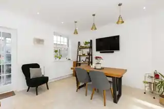 17A Rectory Lane, photo 3