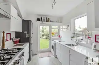 18 Alexandra Road, photo 3