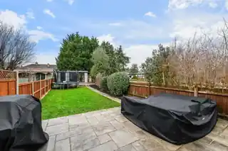 18 Ardrossan Gardens, photo 3