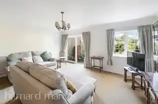 18 Bawtree Close, photo 2