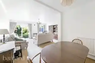 18 Bawtree Close, photo 3