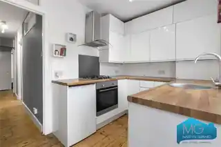 18 Brownlow Road, photo 3