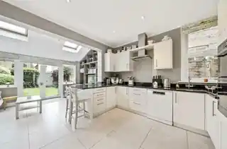 18 Burton Road, photo 3