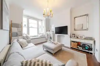 18 Chelverton Road, photo 3