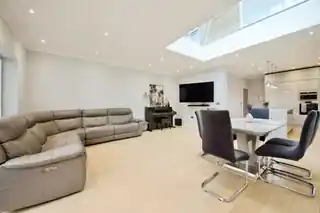 18 Compton Avenue, photo 3