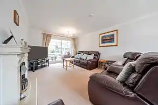 18 Courtlands Close, photo 2