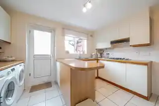 18 Courtlands Close, photo 4