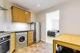 18 Crown Close, photo 3