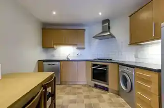 18 Crown Close, photo 2