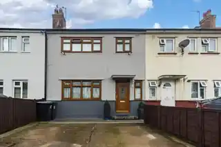 18 Croxford Gardens, photo 2