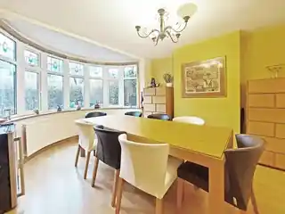 18 Dukes Avenue, photo 2