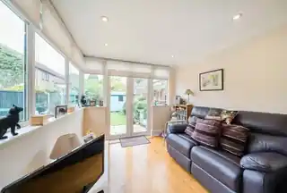 18 Feltham Road, photo 2