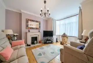 18 Feltham Road, photo 4