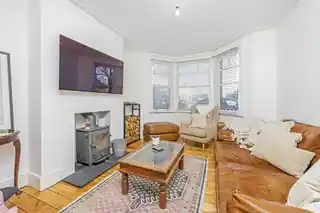 18 Gomer Gardens, photo 2