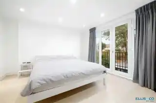 18 Hamilton Way, photo 3