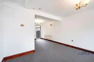 18 Harrow Road, photo 4