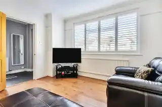 18 Hartfield Road, photo 2