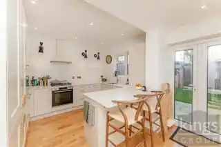 18 Hewish Road, photo 3