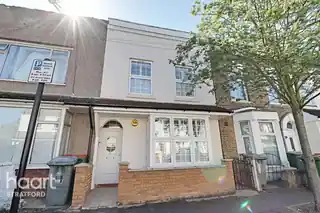 18 Heyworth Road, photo 2