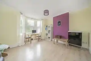 18 Highworth Road, photo 3
