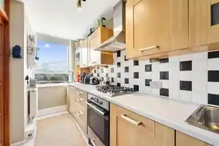 18, Howmic Court, Arlington Road, photo 3
