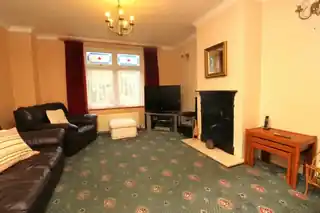 18 Joan Gardens, photo 3