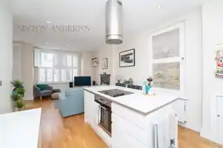 18 Lammas Park Road, photo 4