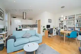 18 Lammas Park Road, photo 2