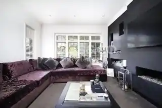 18 Lawrence Gardens, photo 2