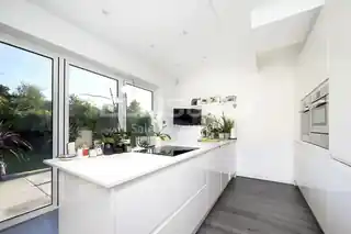 18 Lawrence Gardens, photo 4