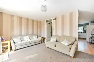 18 Maitland Close, photo 3