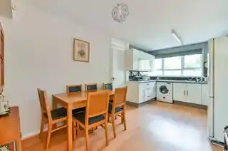 18 Maitland Close, photo 4