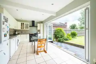 18 Maple Way, photo 2