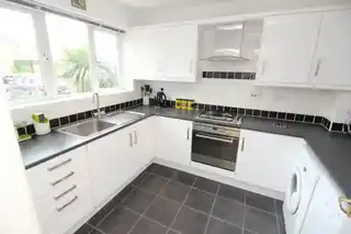 18 Mendip Close, photo 3
