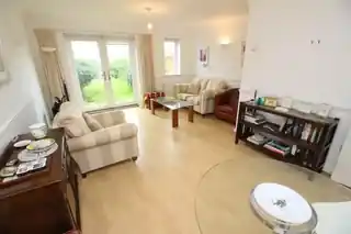 18 Mendip Close, photo 2